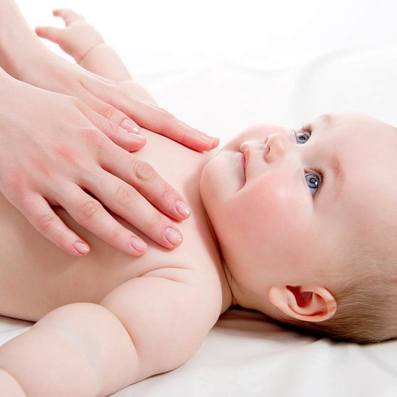 اسباب انتفاخ الثدي عند الاطفال الرضع و طرق علاجه