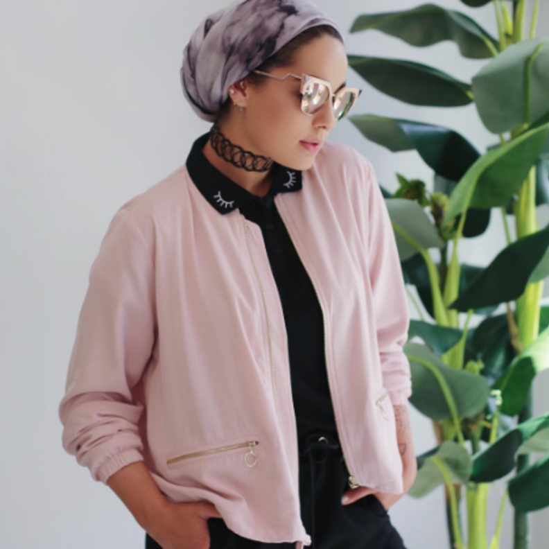 ندى ندير بلوون الحجاب الابيض الذي يليق ببشرتها