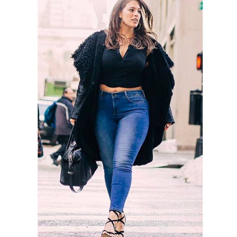 الجينز بالخصر المتوسط أو العالي مناسب للمتلئات