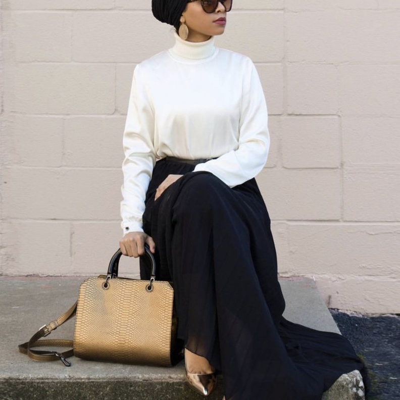  تنورة سوداء طويلة بقماش الشيفون من صوفيا غودسون