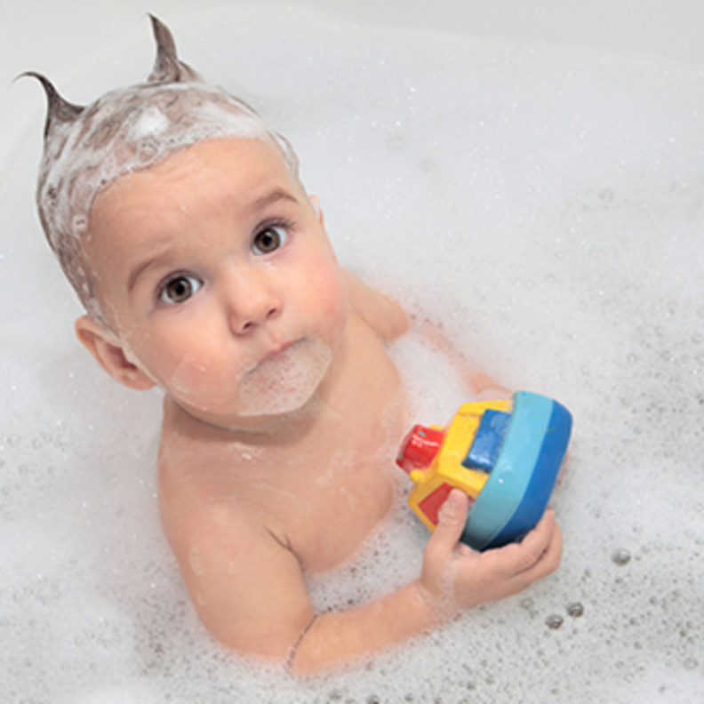 يجب فك التشابك قبل غسل الشعر