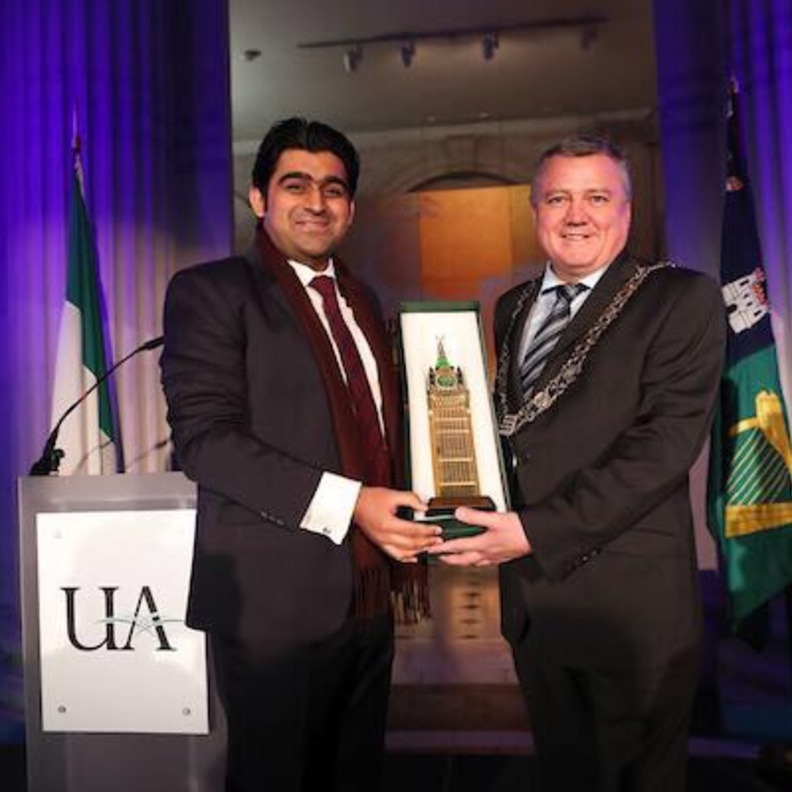 فوز طالبتان سعوديتان