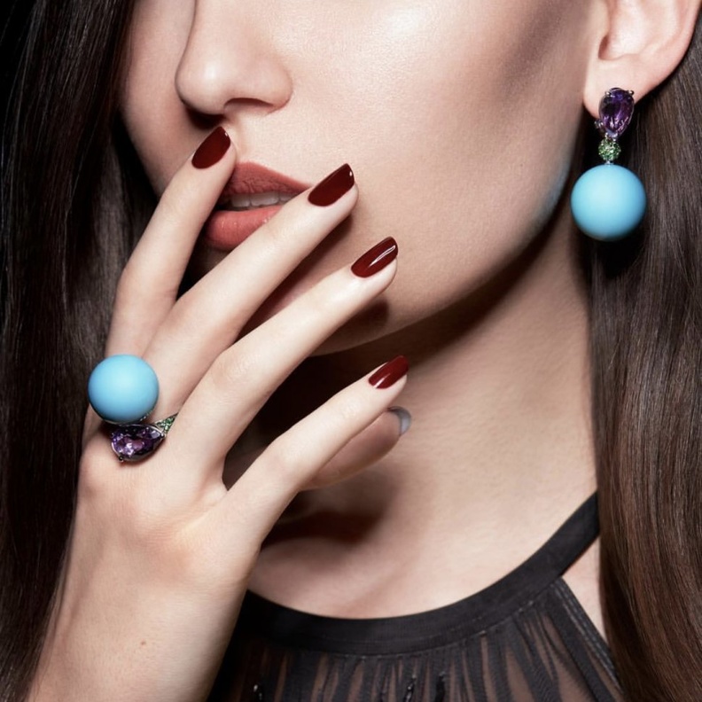 أقراط من حجر الفيروز من دي غريسوغونو