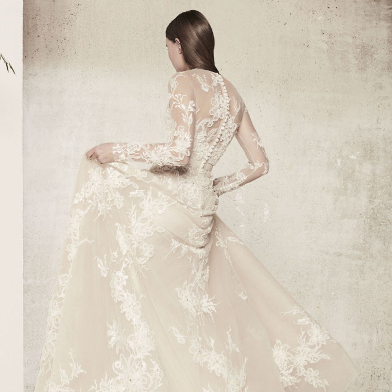فستان زفاف ايلي صعب بقصة مميزة و مثيرة على الصدر من مجموعة ربيع 2018