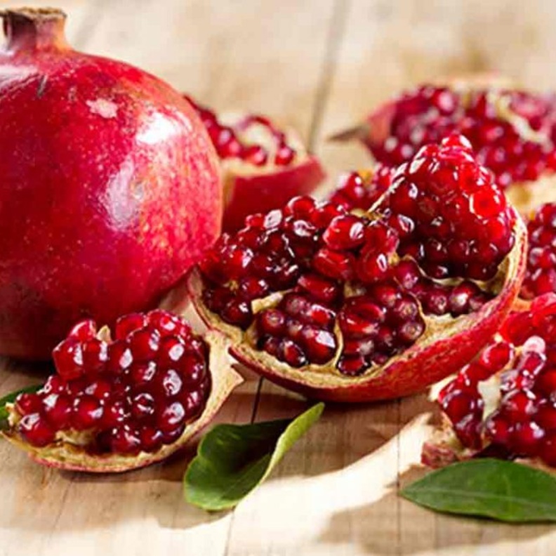  الرمان يعالج الانيميا والصداع