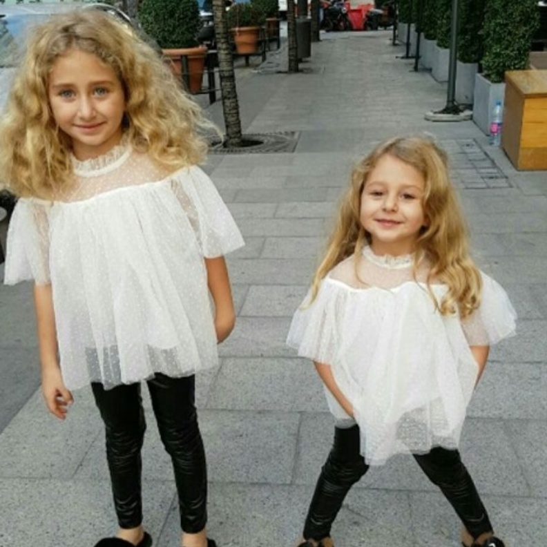  إطلالة كاجوال أنيقة للفتاتين