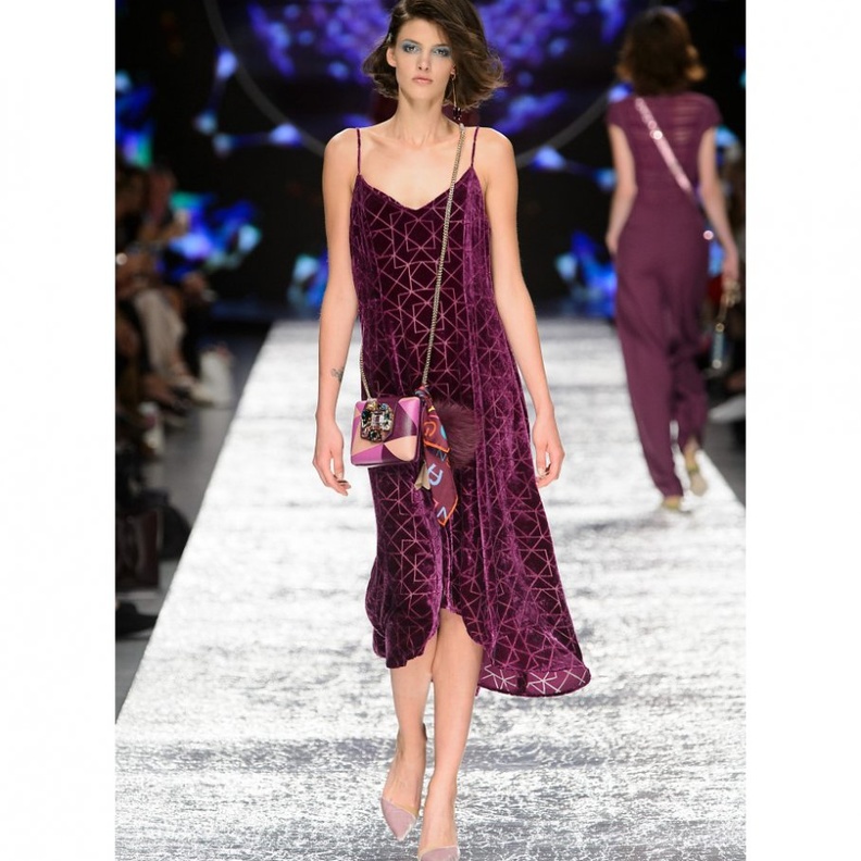 أجمل الوان فساتين البشرة البيضاء