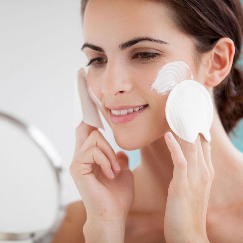 طرق طبيعية لإزالة المكياج تفضلها السعوديات