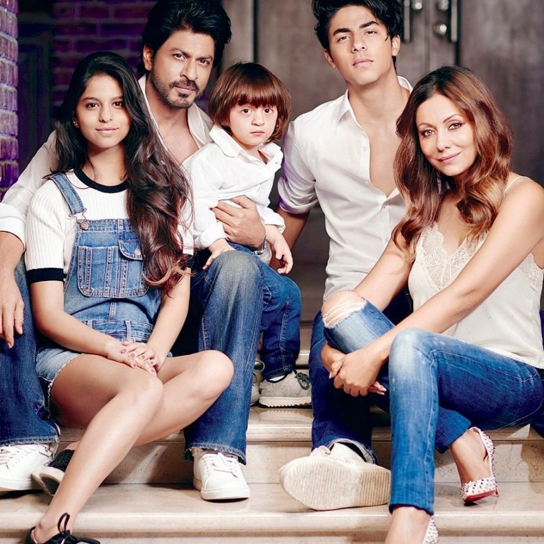 استعان الزوجان شاروخان وجوري خان بالتقليح المختبري