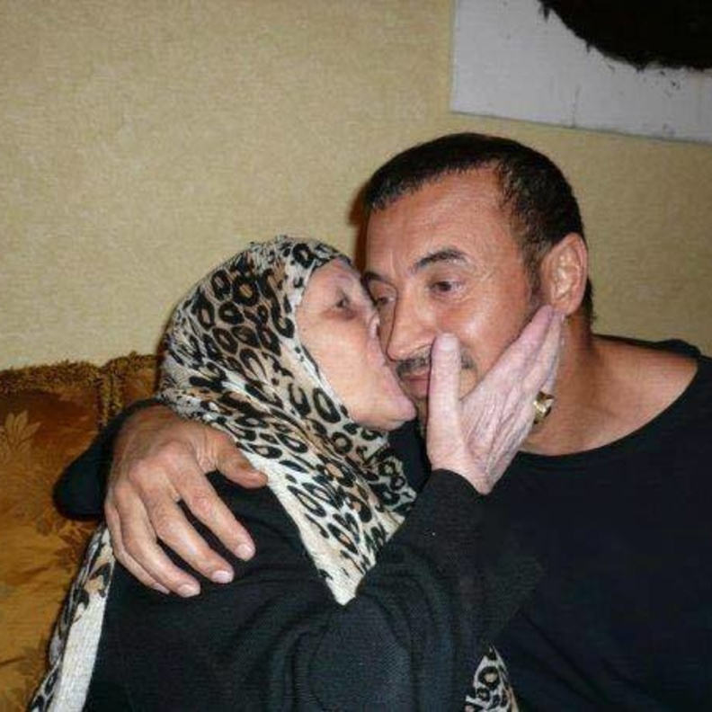 كاظم الساهر ووالدته
