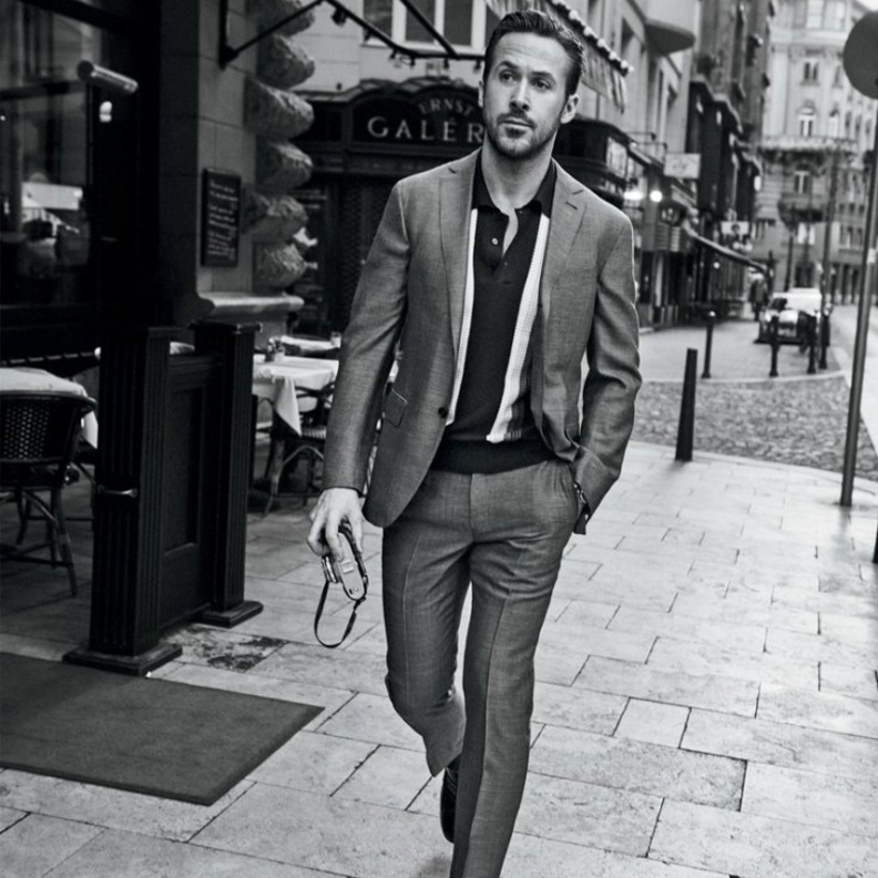 في الكثير من الإطلالات بالبدلات الرسميّة يستغني ريان عن ربطات العنق