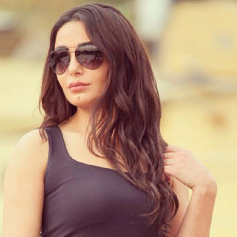 الممثلة السورية ديمة الجندي مولودة في 8مارس