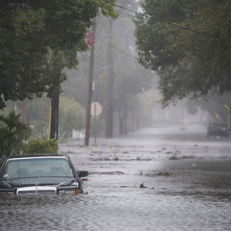 مياه السيول غمرت ثلث مساحة بنجلادش