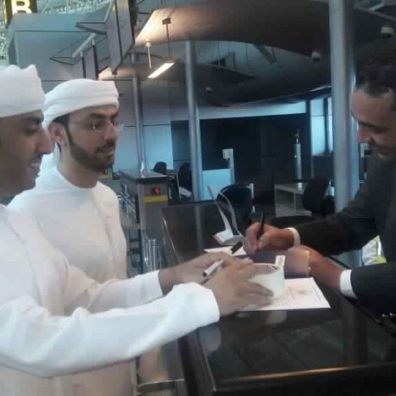 مطار الشارقة يستقبل 300 حاج مسافر الى الاراضي المقدسة