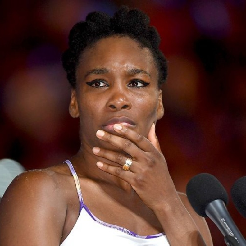 ويليامز غادرت المؤتمر الصحفي بعد انفجارها بالبكاء