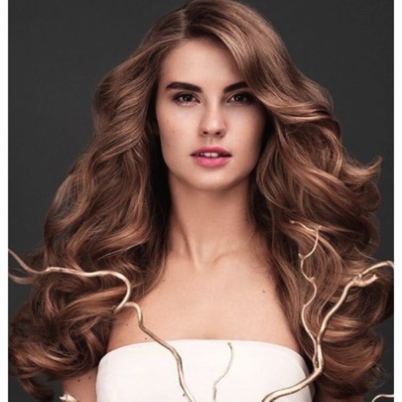 صبغة الشعر الاشقر المائل الى البرتقالي من الخيارات المثالية لصاحبات البشرة البيضاء