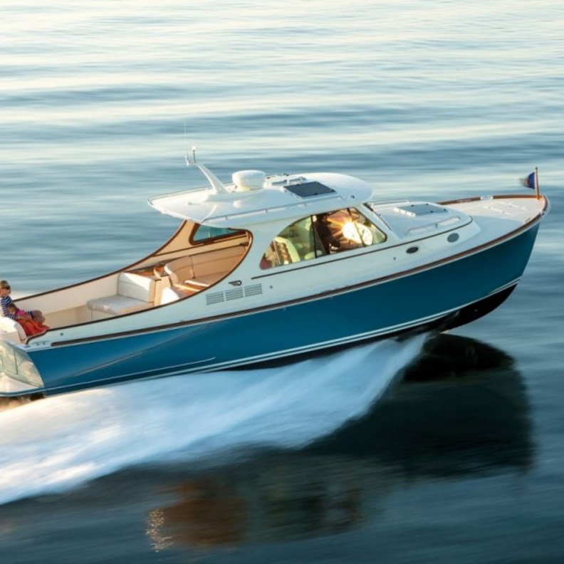 استخدم الصديق قارب براون