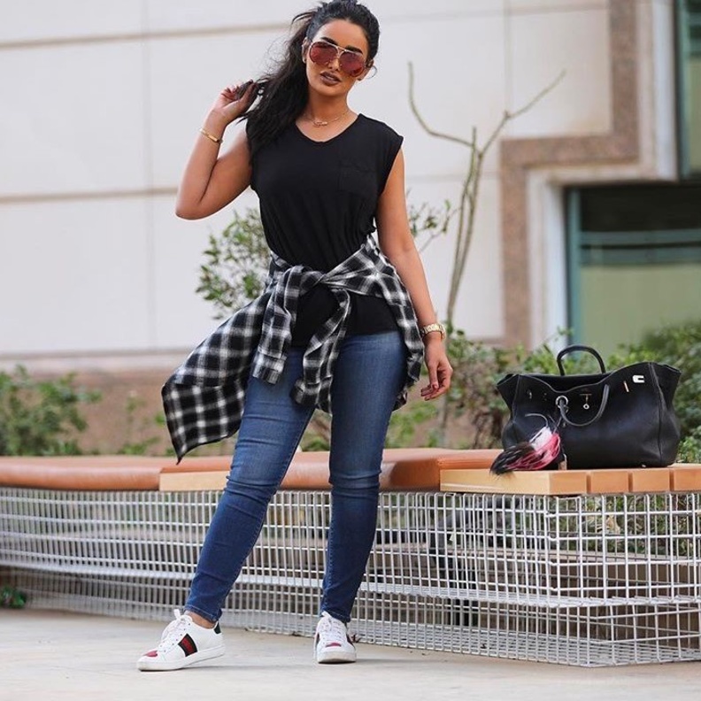 الإطلالات الصيفية بالجينز من اختيار عهود 