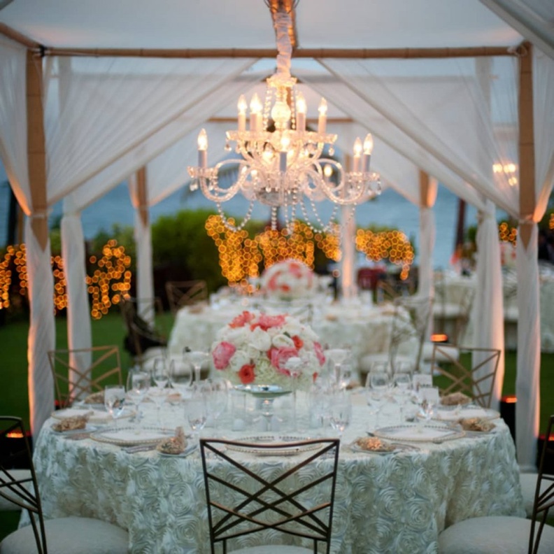 الثريات الضخمة لاناقة ديكور حفل الزفاف