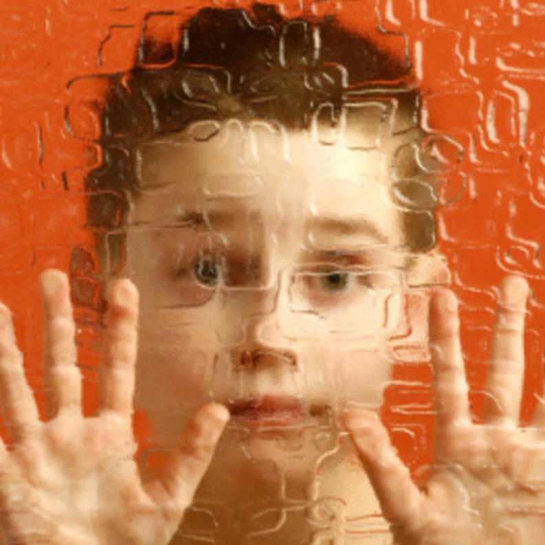 سلوك الطفل التوحدي وكيفية التعامل معه 