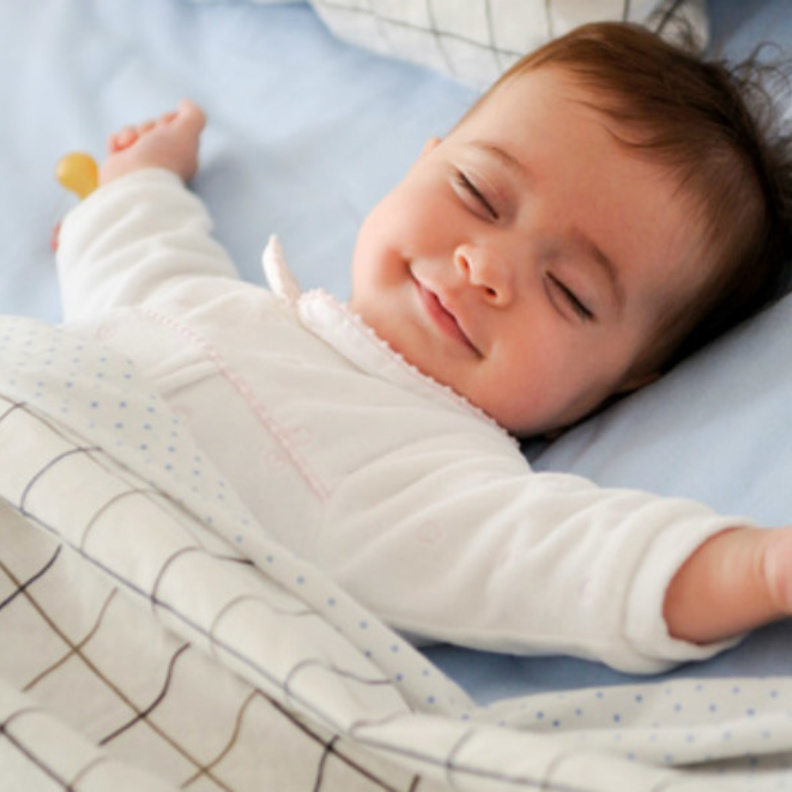 نوم الطفل في مكانه يعوده على روتين النوم.