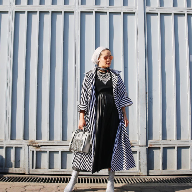 فستان أسود بستايل يومي ناعمم اختارته المدوّنة آسيا