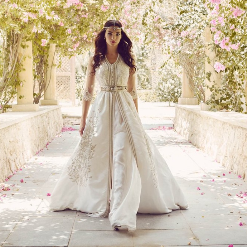 على العروس ان تجهز ملابسها قبل شهر من الزفاف