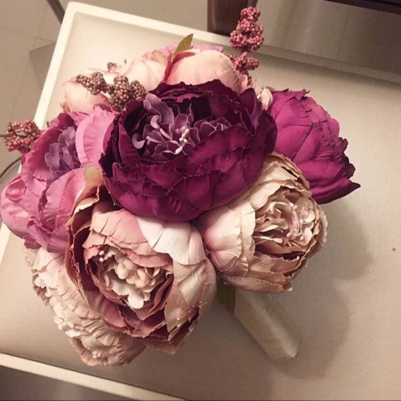 مسكة عروس دائرية من المتخصصة افنان