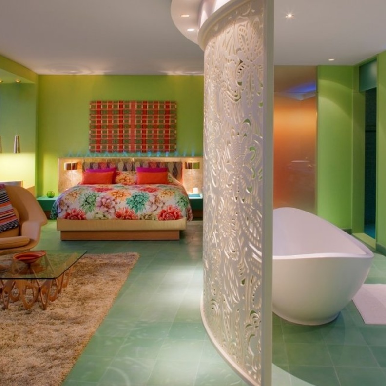 جميع الغرف وأجنحة الفندق في فندق سيمفوني ستايل الكويت تطل على شارع الخليج العربي