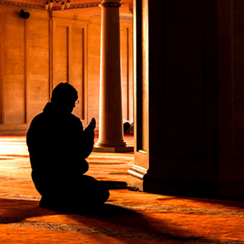 صلاة الفجر كانت طوق النجاة للمواطن السعودي.