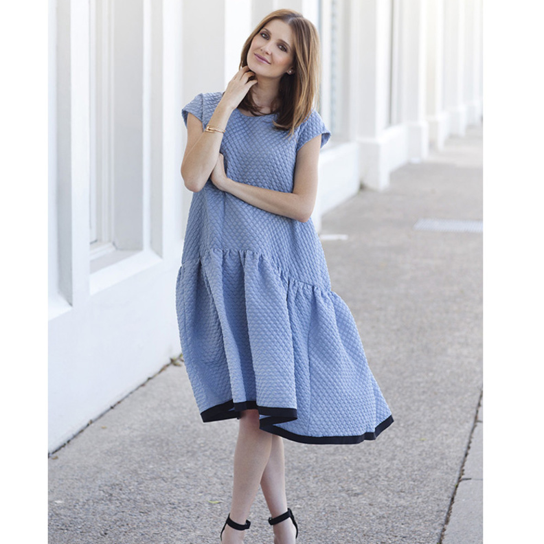 اختاري الفساتين الفضفاضة في حال رغبت باخفاء حملك