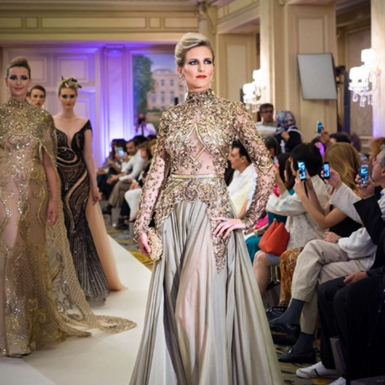  الفستان الذي يليق بالمرأة المحجبة هو الذي يظهر أنوثتها باحتشام