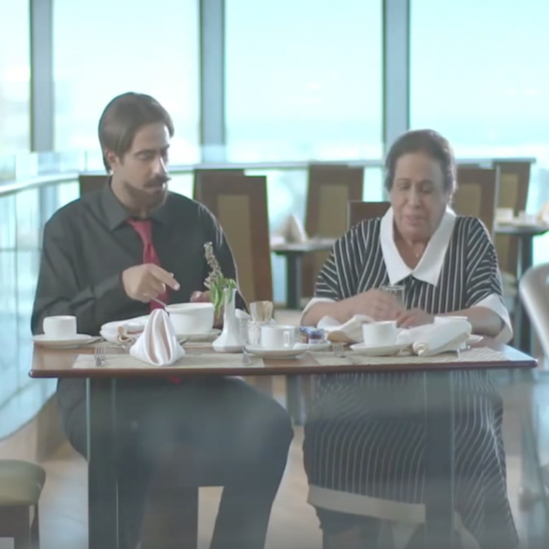 حياة الفهد و مدير فندقها بحر