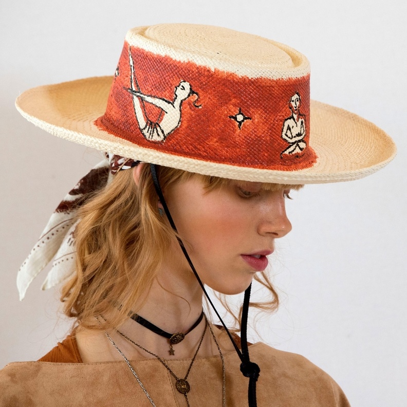 اكسسوارات القبعات العصرية في عرض ديور كروز 2017