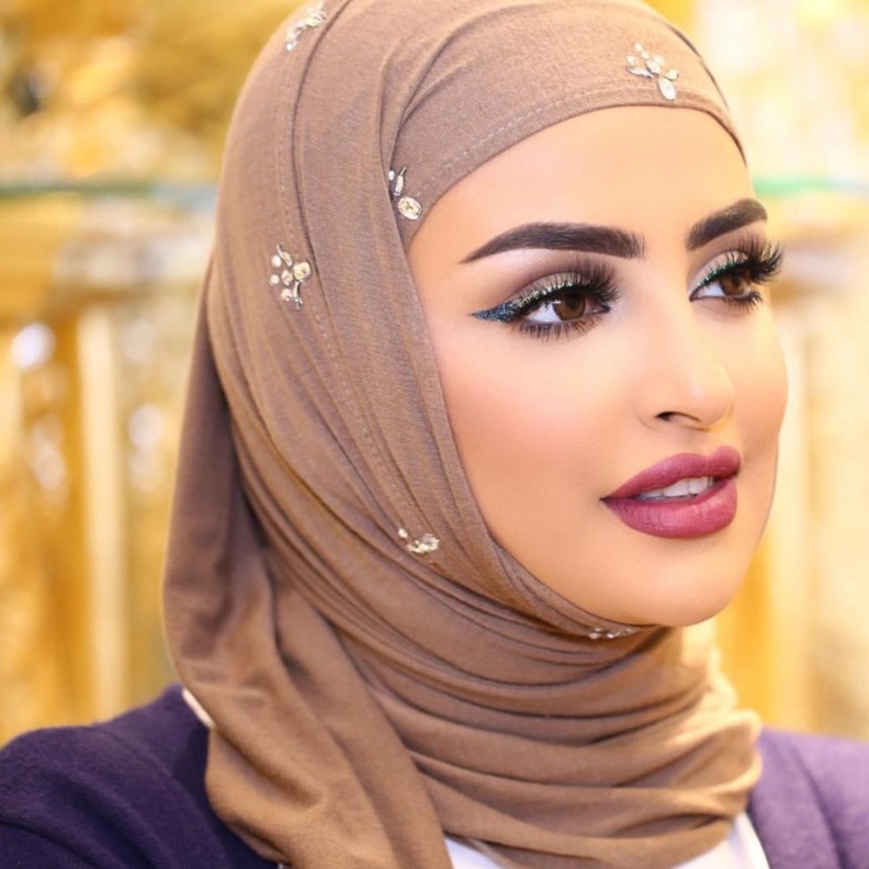 مكياج عصري مع الأيلاينر الأسود بأسلوب سندس القطان