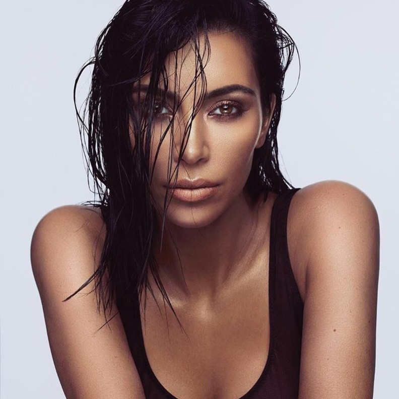 كيم كاردشيان مع خبير المكياج الخاص بها