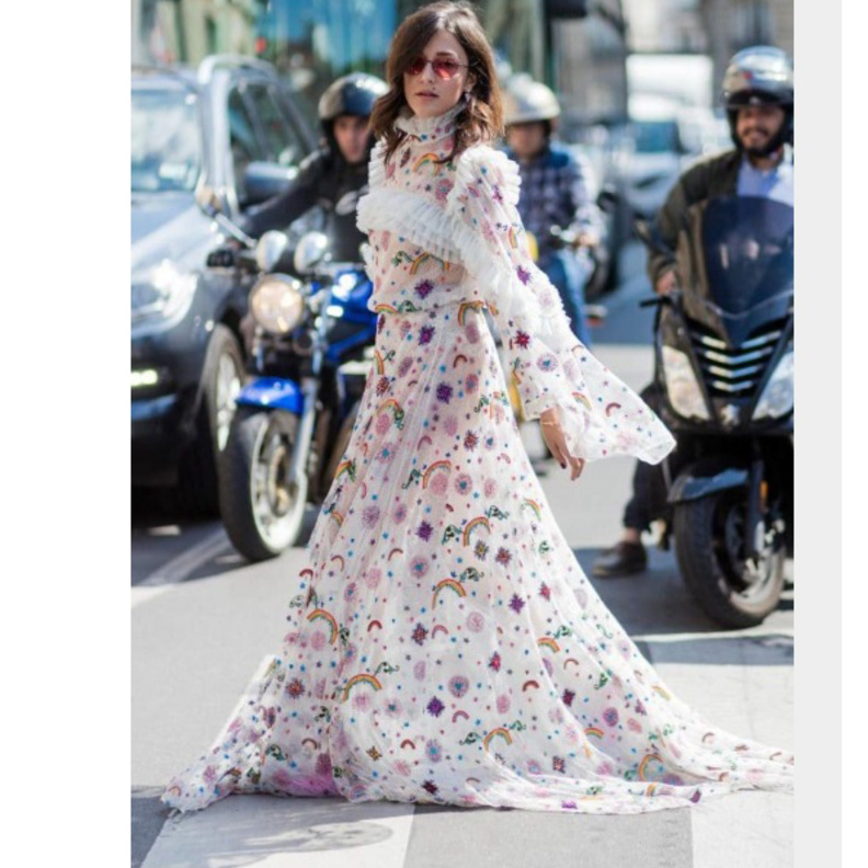 فستان بليسيه اصفر مع الكشكش المتطاير.