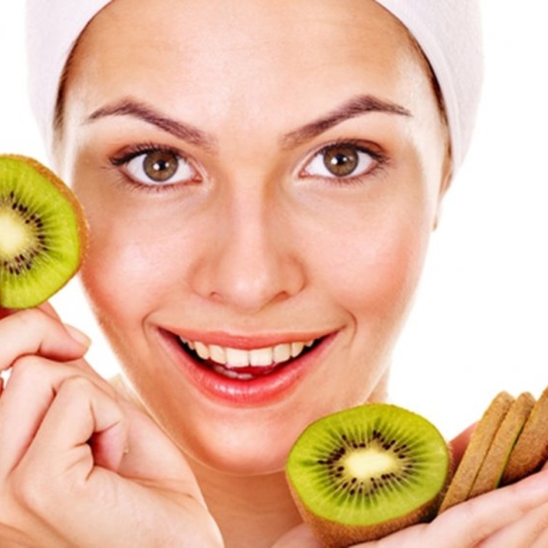 ماسك الكيوي قادر على تخليصك من حب الشباب