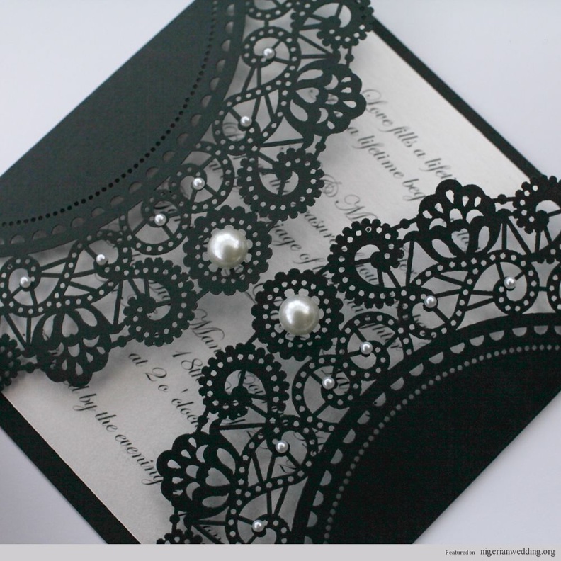 دعوة زفاف ملكية توحي بالفخامة