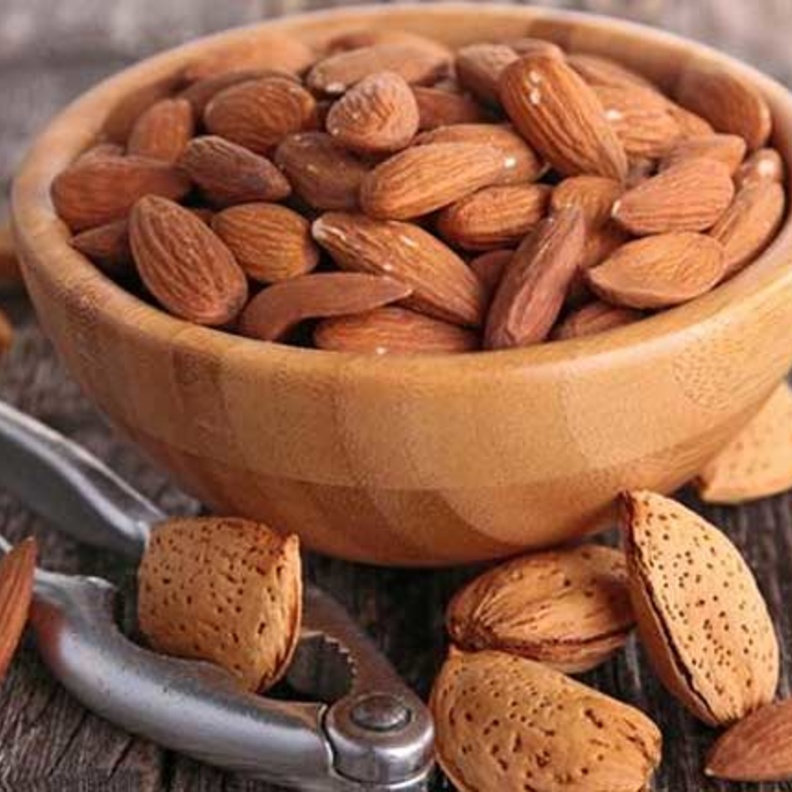 اللوز يحمي من الإصابة بالسرطان