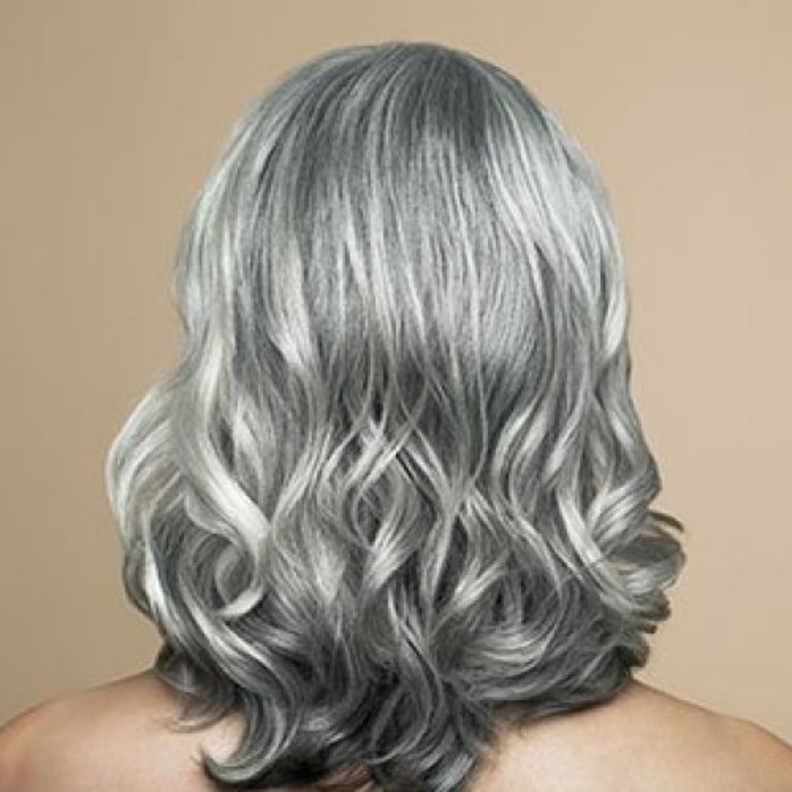 الصدمات العاطفية تسبب الشيب المبكر