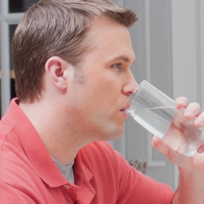 الماء المثلج يساعدك على فقدان الوزن