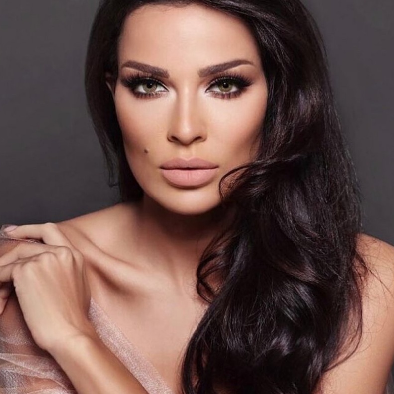 نادين نجيم وأسلوبها الناعم والمثير في المكياج