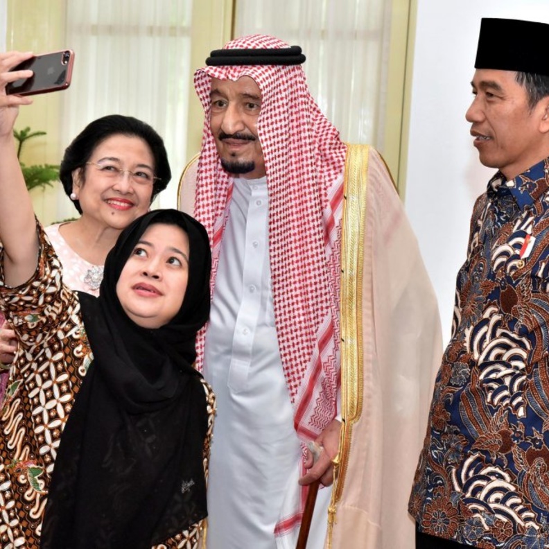 فيديو وصور..الآلاف في اندونيسيا يودعون الملك سلمان