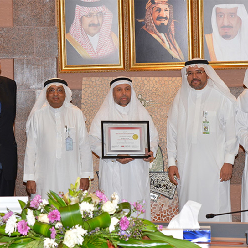 جامعة الملك عبدالعزيز تحصد جائزة التميز الإستراتيجي (ASP)