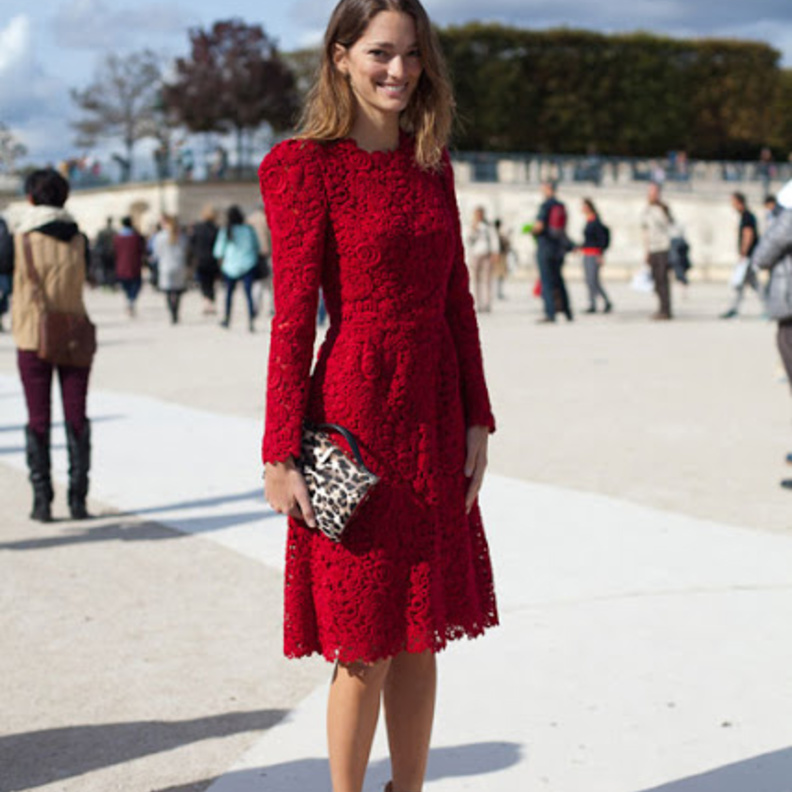 Valentino فستان من الدانتيل الأحمر من.