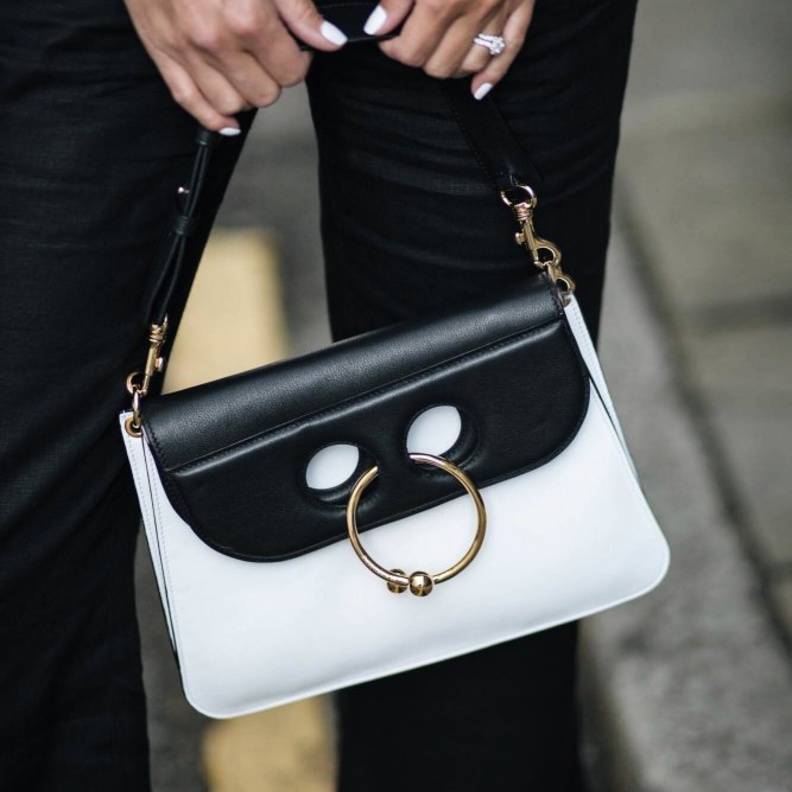 لأناقة شبابية لافتة اختاري شنط المونوكروم