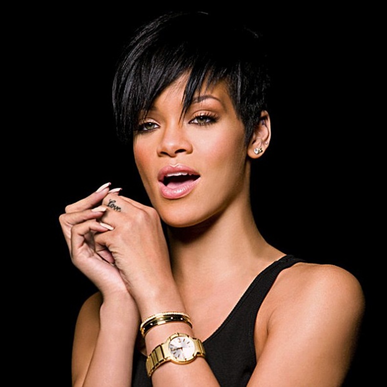 اختارت النجمة ريهانا ساعات نسائية من الماركات العالمية 2017‏ باللون الذهبي من دار Piaget