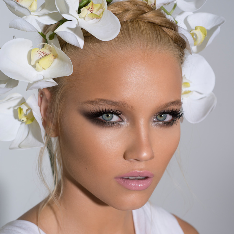 مكياج الوجه البيضاوي.