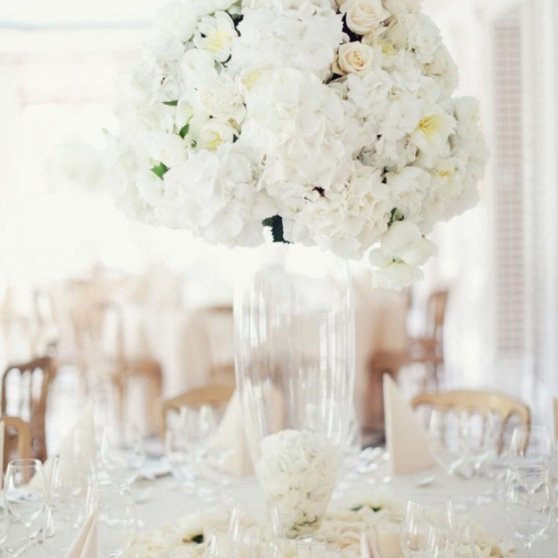 رومانسية اللون الابيض في ديكور حفل الزفاف لا مثيل لها